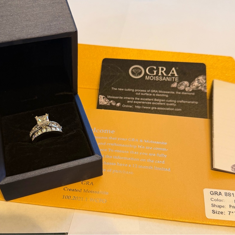 Elegant Silver Ring Set - Picture 2 of 16